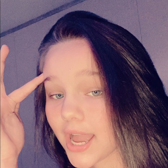 Meet your Posher, Nicole - Picture 1 of 1